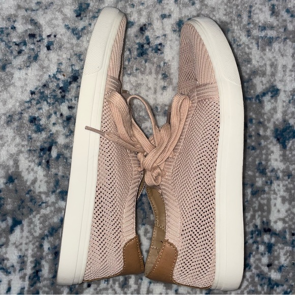 Like New: Lucky Brand Luika Woven Sneaker - Picture 4 of 6